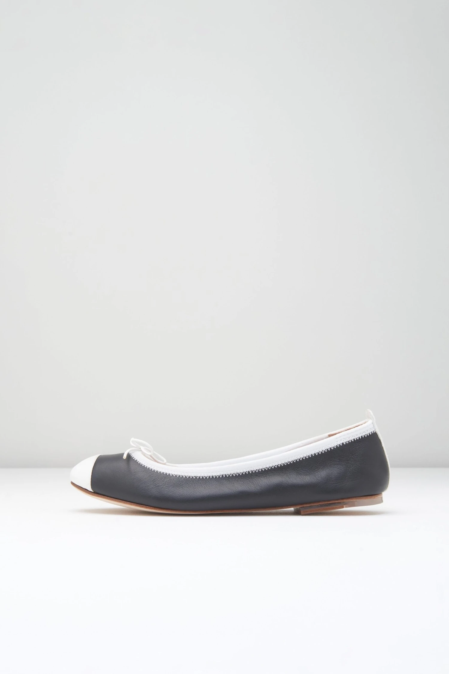 Budget โ๏ธ BLOCHSTORE-US Ladies Rigel Ballet Flats Black White Leather ๐คฉ 1 Budget โ๏ธ BLOCHSTORE-US Ladies Rigel Ballet Flats Black White Leather ๐คฉ