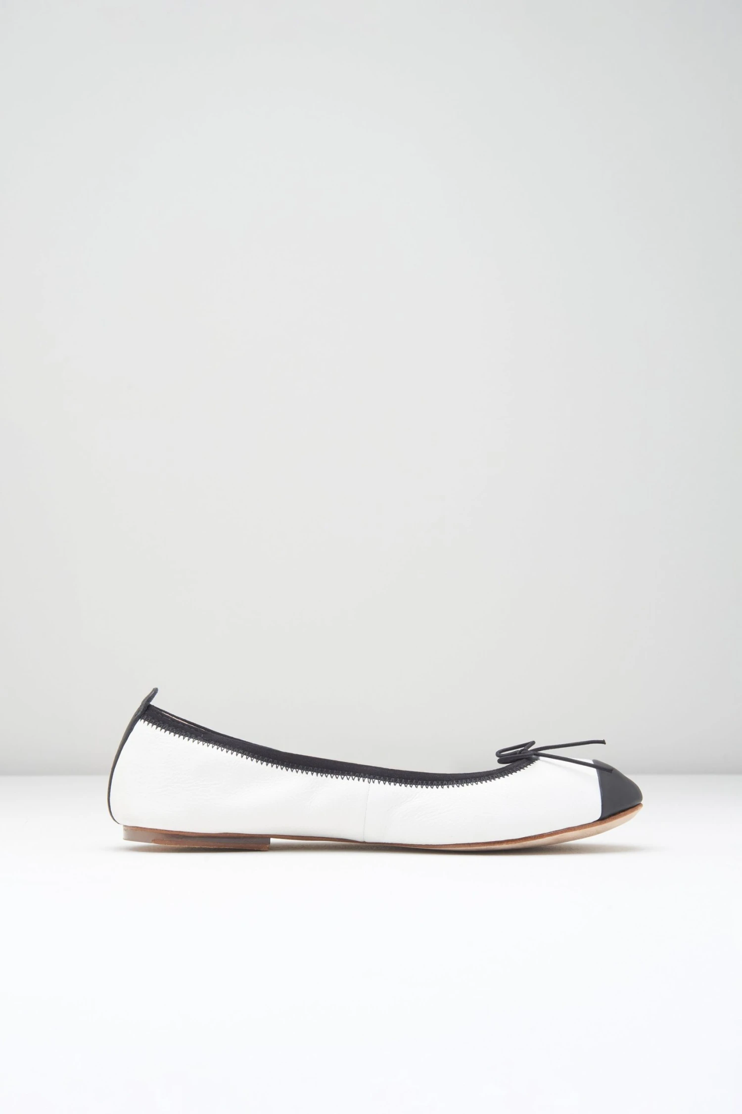 Deals โจ BLOCHSTORE-US Ladies Rigel Ballet Flats White Black Leather ๐ 2 Deals โจ BLOCHSTORE-US Ladies Rigel Ballet Flats White Black Leather ๐ - Image 2