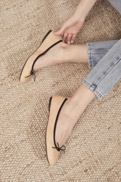 New 🔔 BLOCHSTORE-US Ladies Nashira Ballet Flats Capuccino Leather ⌛